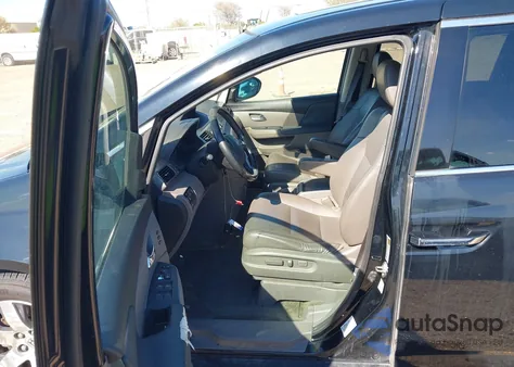 2015 Honda Odyssey Touring/Touring Elite z USA, uszkodzony, nr VIN 5FNRL5H96FB062463